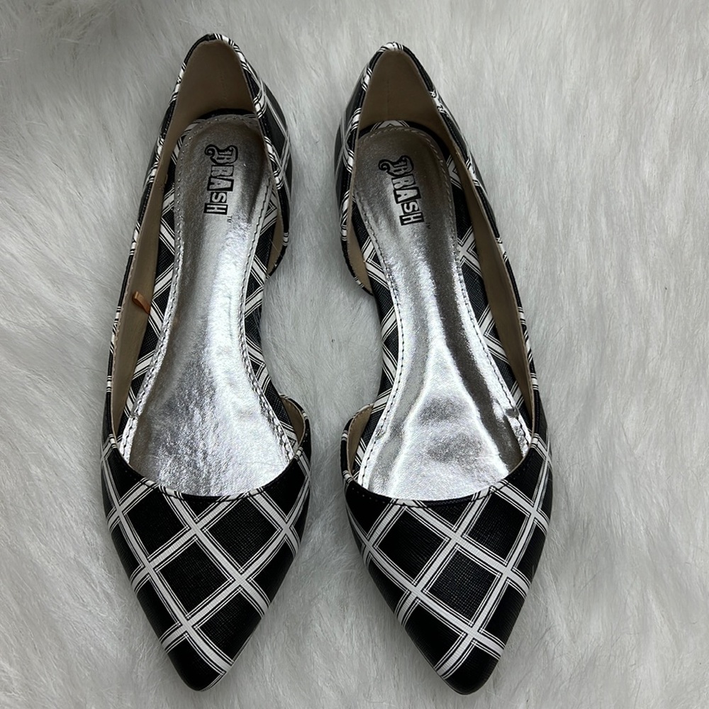 Brash Pointed Black and White Flats Size 7 1/2